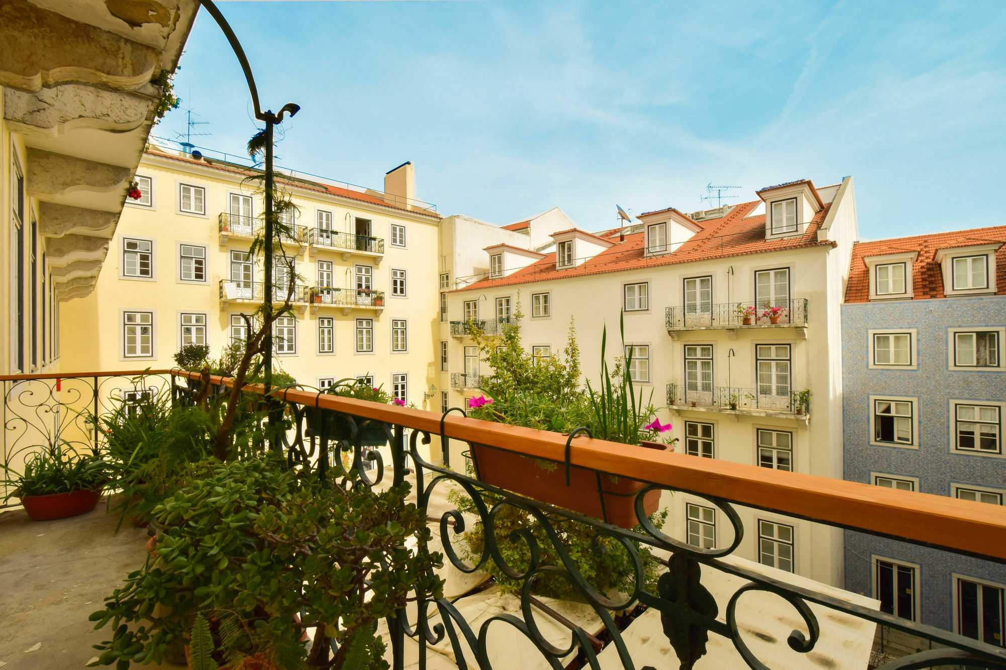 Lost Lisbon :: Chiado House Exterior foto